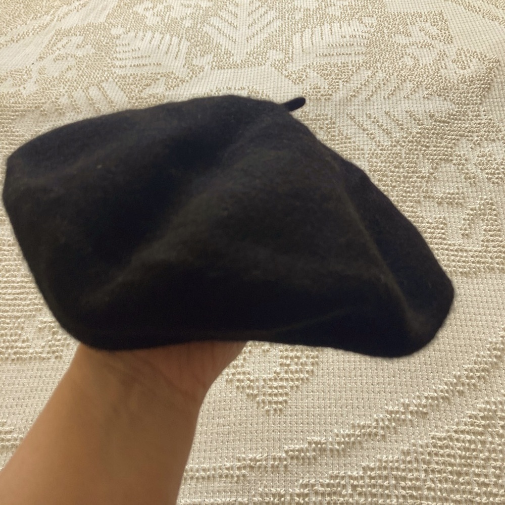 Black wool beret